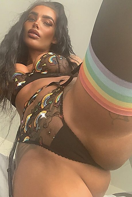 Jess Bae 裸のスター 写真