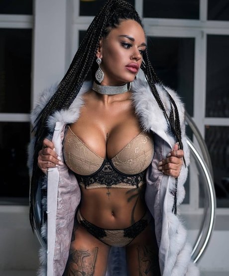 Deesha トップモデル 写真
