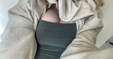 ZeeHell ポルノスター ホット 写真