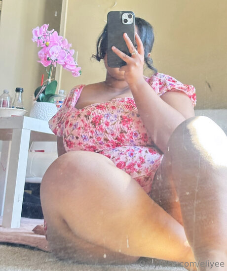 Eliyee top profile image