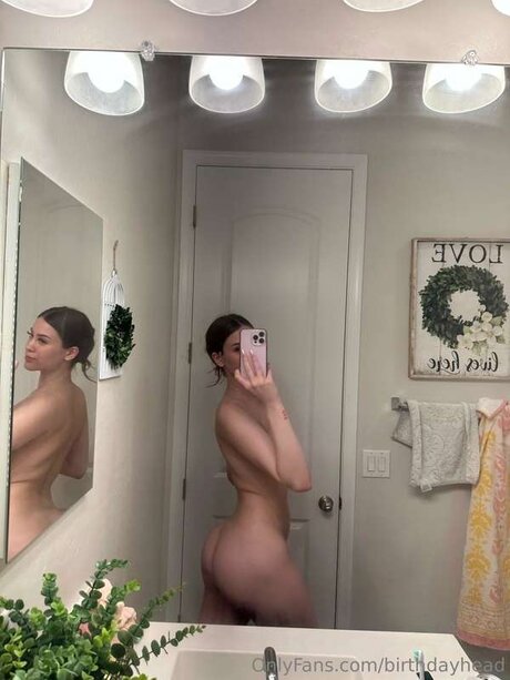 Bbyysavv アダルトスター 写真