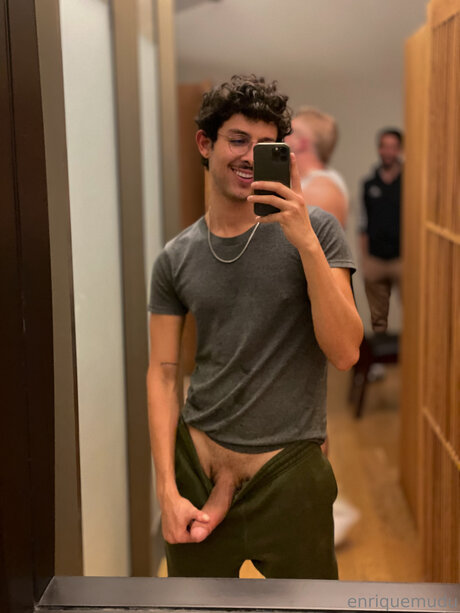 Enriquemudu セックス女優 写真