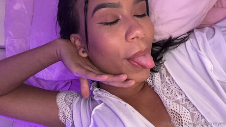Ambarxreyes セクシーモデル 写真