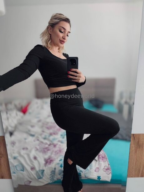 Honeydeeworld アート女優 写真