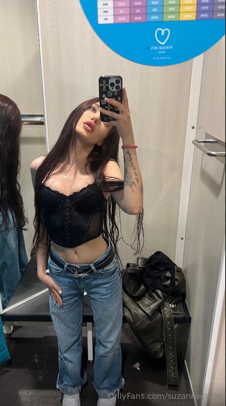 Suzannecutie 裸モデル 画像