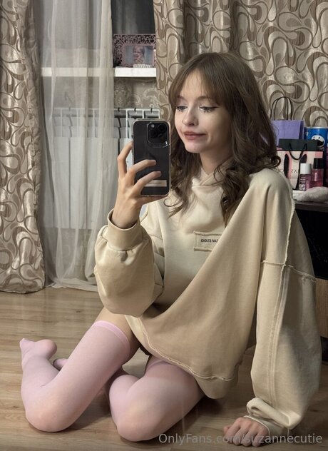Suzannecutie ポルノモデル 画像