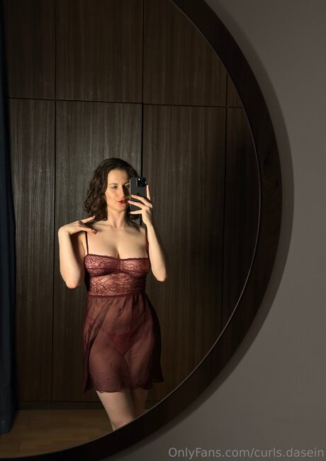 Curls Dasein エロティック女優 写真