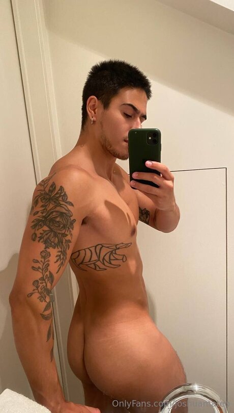 Joshuamateo 裸のモデル 写真