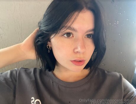 Innocent Emily 最高のモデル 写真