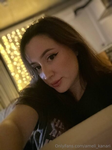 Ameli Kanari ヌードのポルノスター ギャラリー