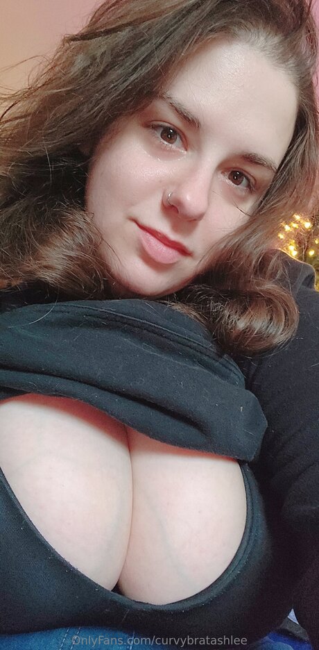 Curvybratashlee エロティックなスター 写真