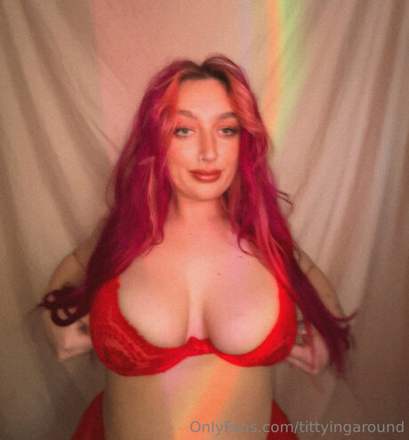 Tittyingaround アダルトモデル 写真