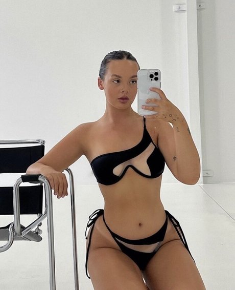 Jazzlin Jarrett セクシーモデル 写真