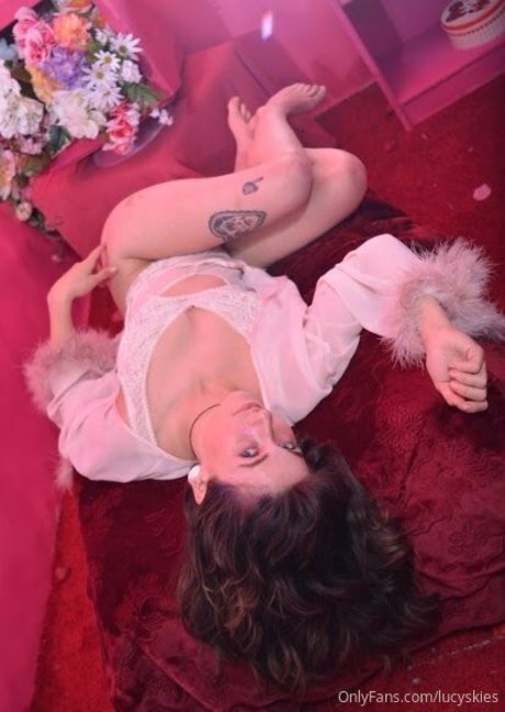 Lucyskyes 美しいスター 写真
