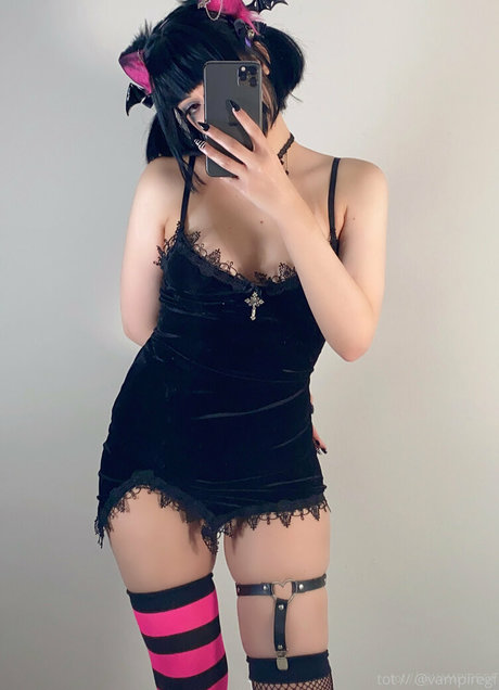 tot エロティック女優 写真