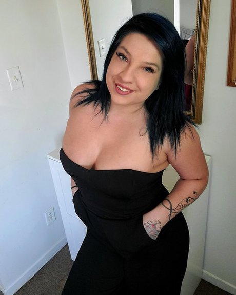 Gabbie Giroux スター ヌード 画像