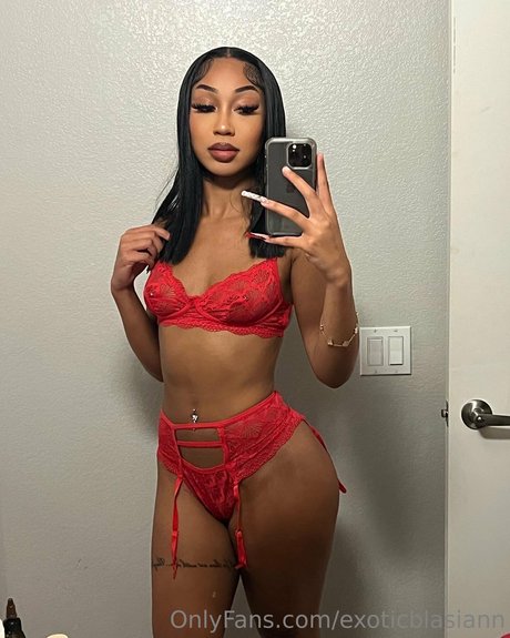Exoticblasiann  ポルノスター 写真