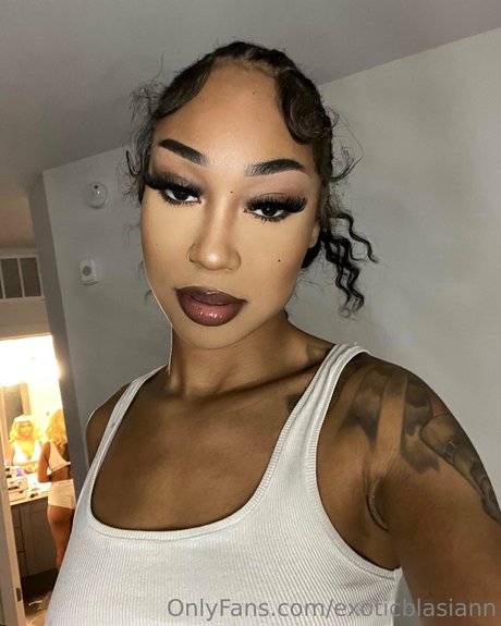 Exoticblasiann セックススター 写真