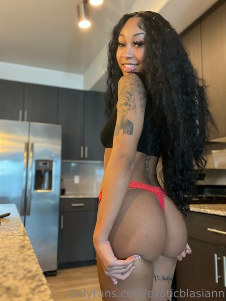 Exoticblasiann xxxポルノスター 写真