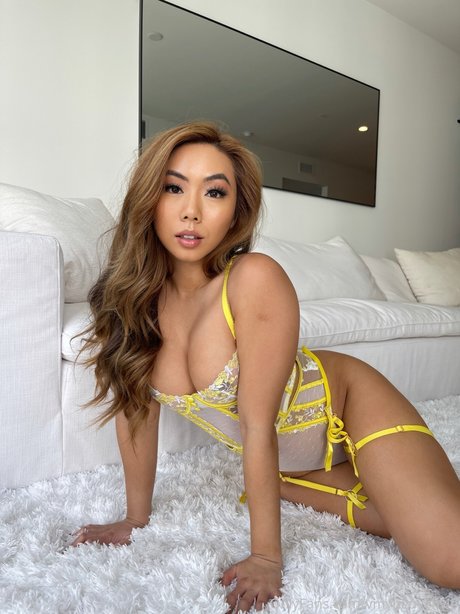 Victoria Nguyen ヌードのポルノスター 画像