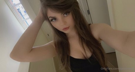 Danni Meow ポルノモデル 写真
