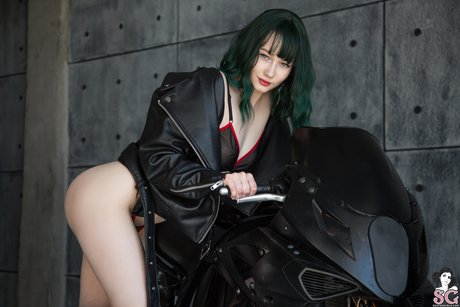 LISA BERRY アート女優 画像