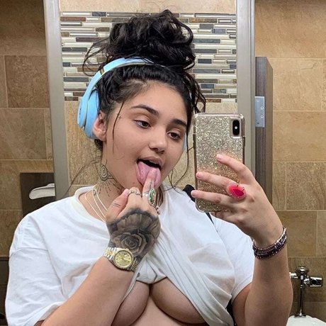 Mulan Vuitton セックスモデル 写真