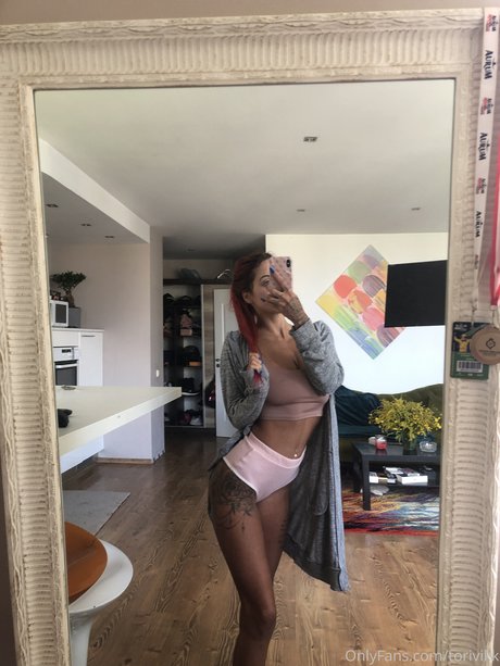 Tori Vikk スター 裸 画像
