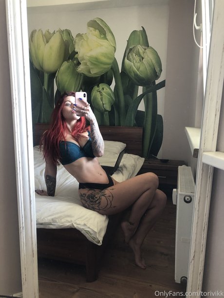 Tori Vikk アートモデル 写真