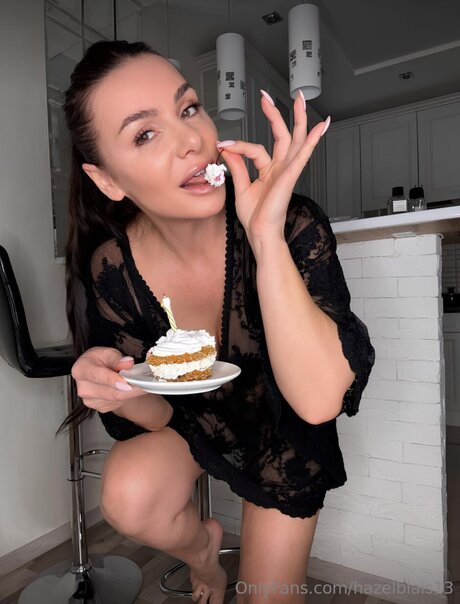 Hazelblais13 トップ女優 写真