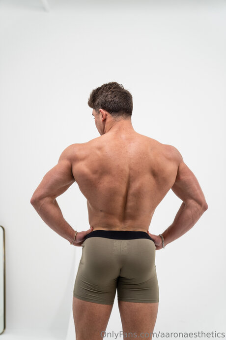 Aaronaesthetics セクシーモデル 画像