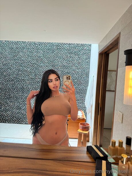 Nylajade 完璧な女優 画像
