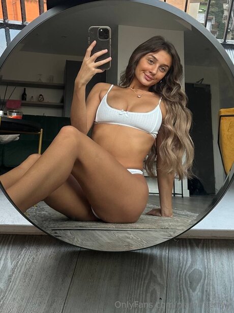 Niamhperryy top profile image