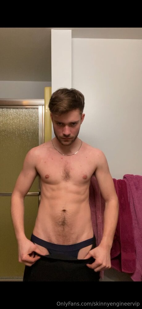 Skinnyengineervip ヌードのポルノスター 写真