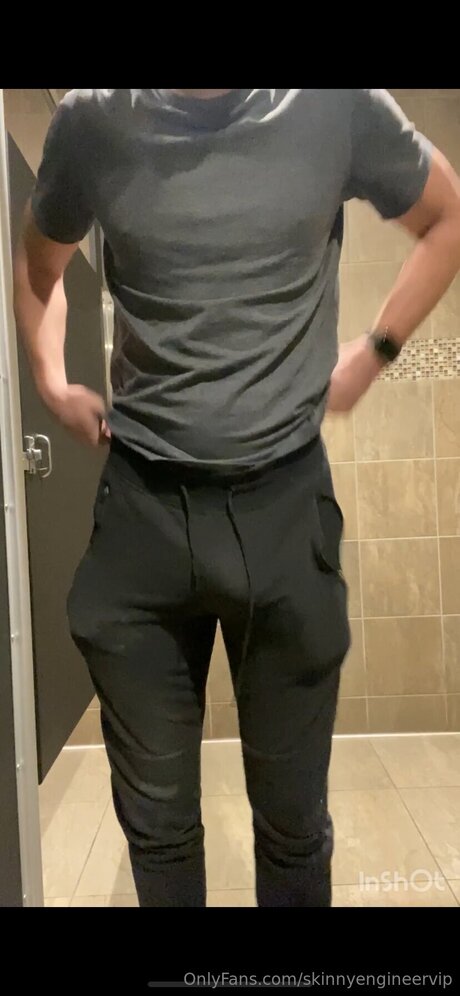 Skinnyengineervip ポルノスター 写真