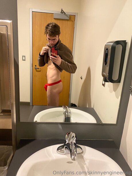 Skinnyengineervip ヌード女優 写真