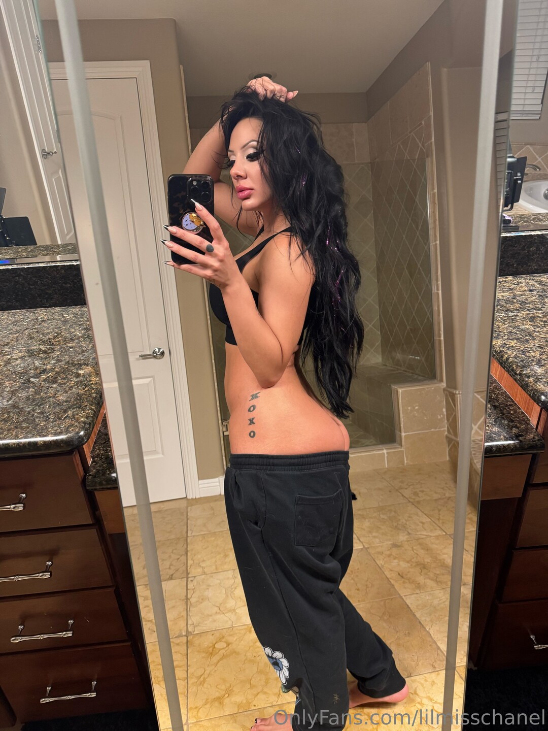 Lilmisschanel ポルノスター 無料 画像