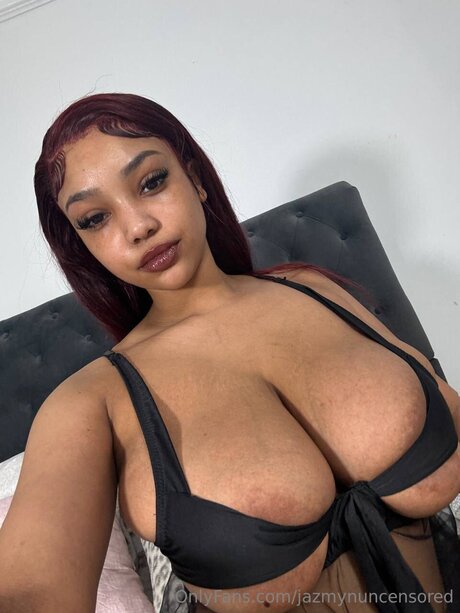 Jazmynuncensored ヌードモデル 写真