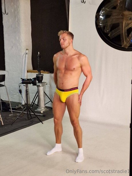 Scotstradie1 裸のモデル 写真