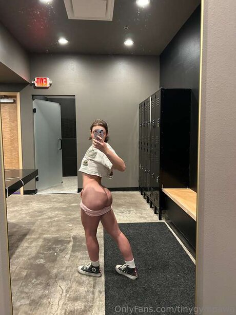 Tinygympawg セクシーモデル 写真