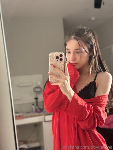 Tinykatrina ポルノ女優 写真