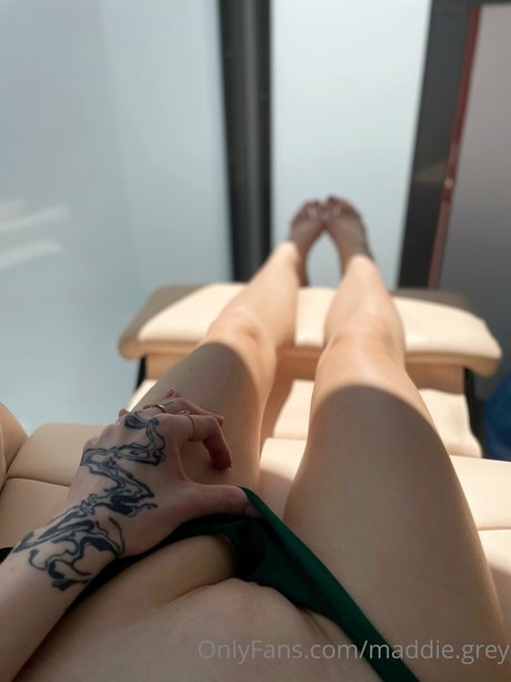 小さなお尻のOnlyFans ポルノ 画像