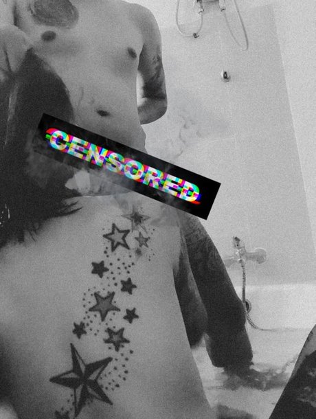 ぽっちゃりおっぱいオンリーファンズ ポルノグラフィック 写真
