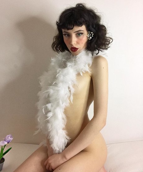 女子高生オンリーファンズ ヌード 写真