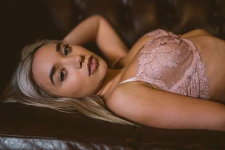 Ella Baig 限定モデル 画像