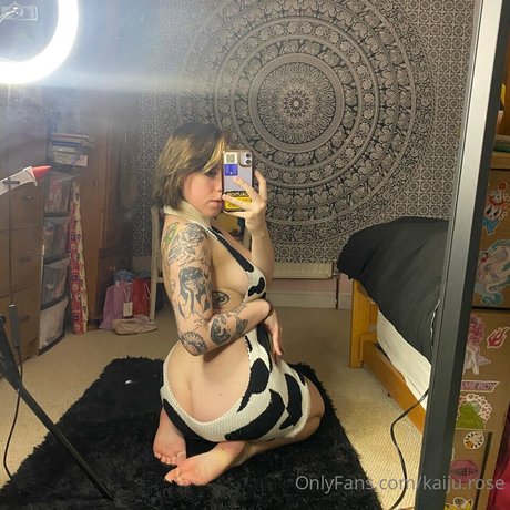 Kaiju rose ポルノスター 写真