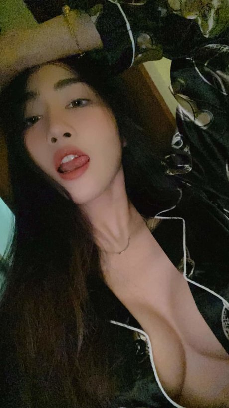 Nisa Khamarat 美しいスター 写真