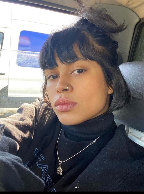 Riya Hamid XXXモデル 写真