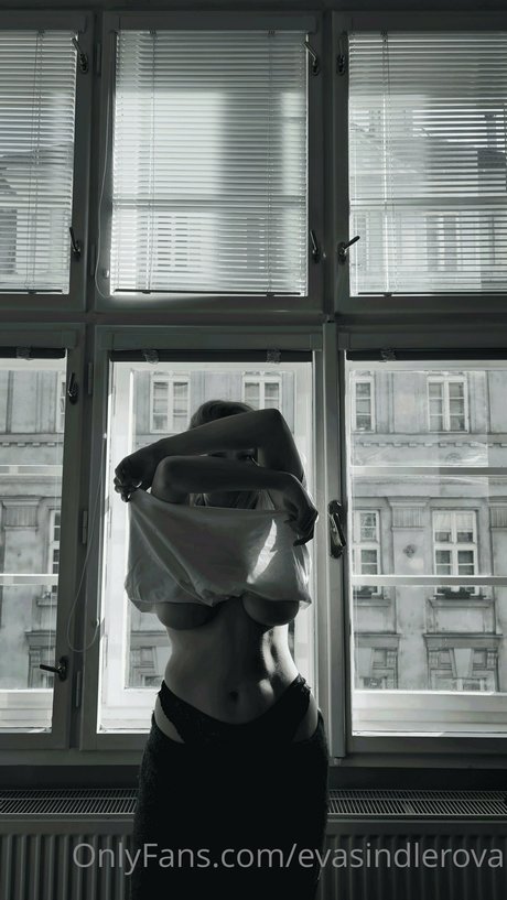 Eva Sindlerova スター ヌード 画像