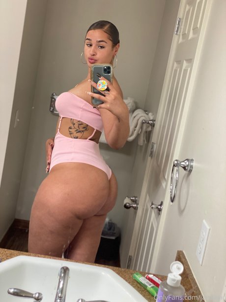 Janae Girard ポルノスター 画像